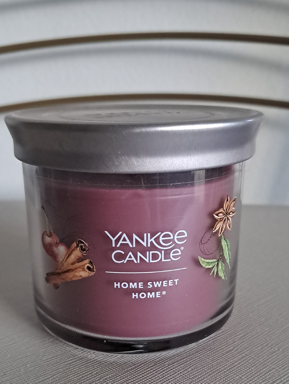 Yankee Candle Home Sweet Home Small Jar Candle - Plum